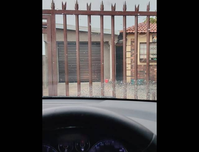 3 BEDROOM HOUSE FOR SALE IN SERALENG